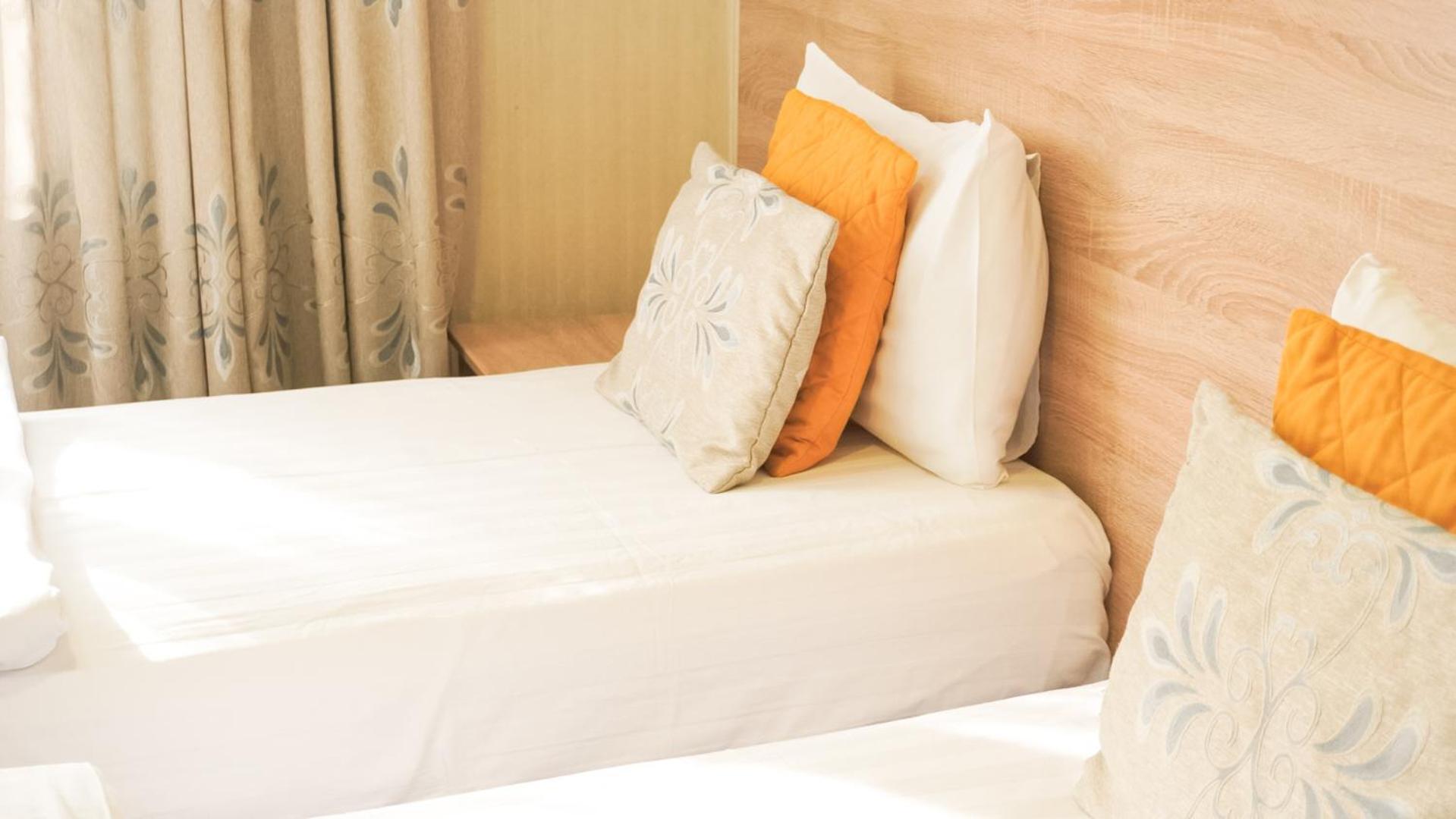 Hotel Silk Way Almaty Esterno foto