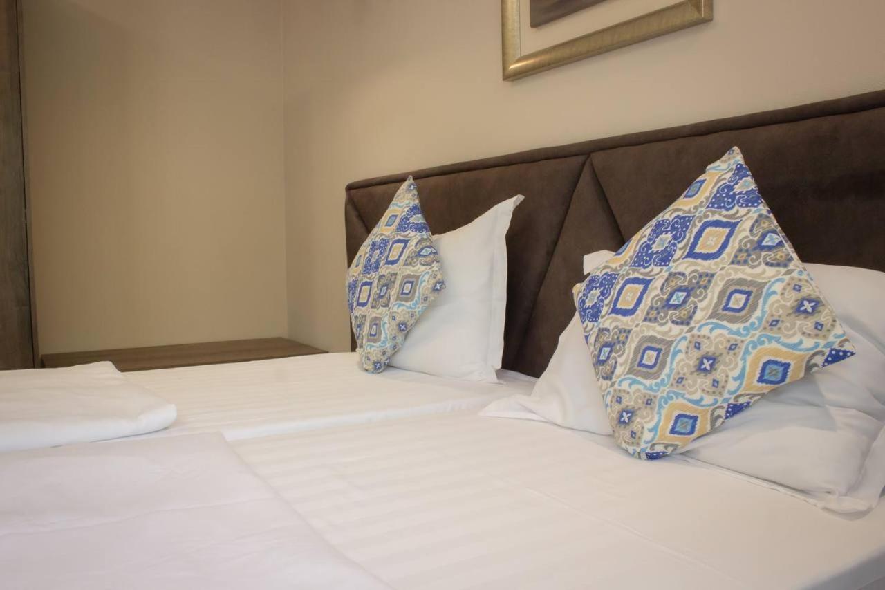Hotel Silk Way Almaty Esterno foto