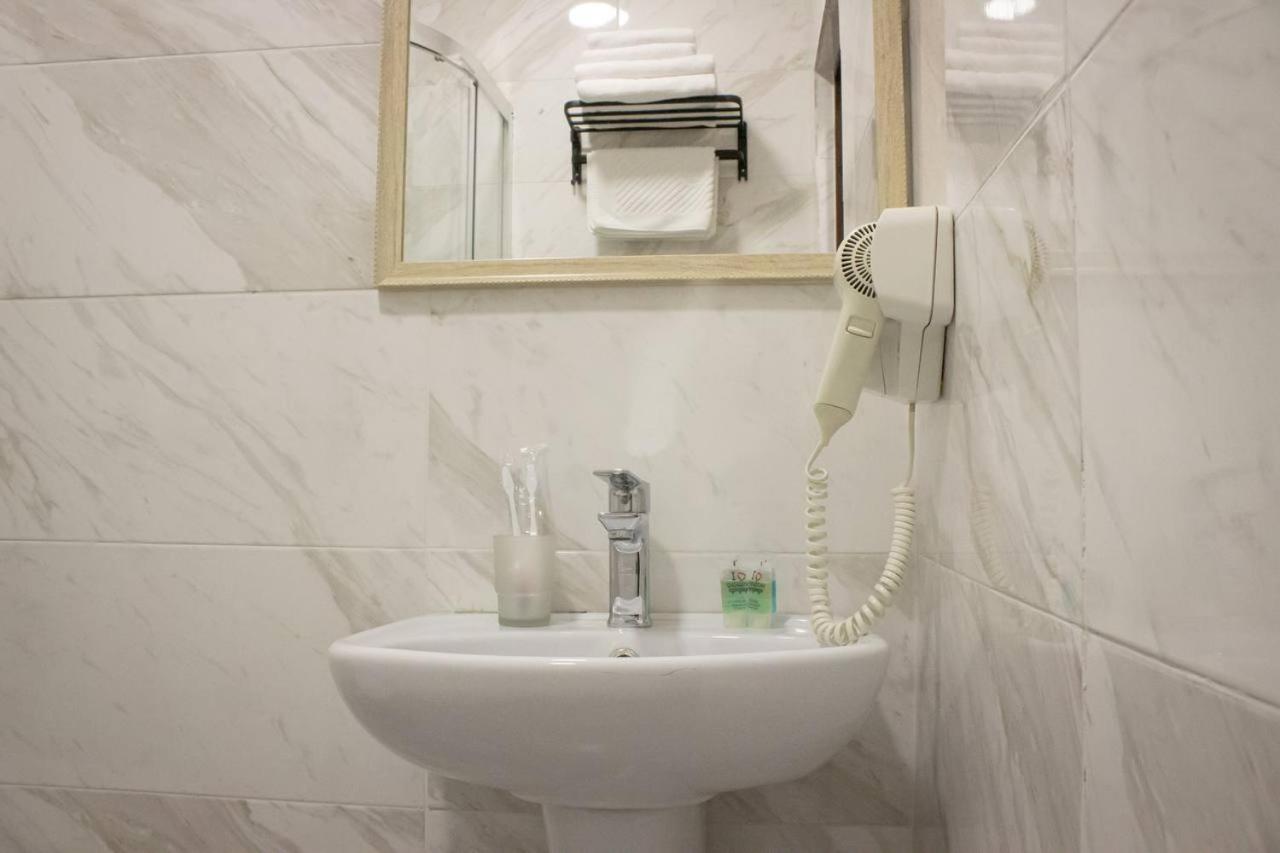 Hotel Silk Way Almaty Esterno foto