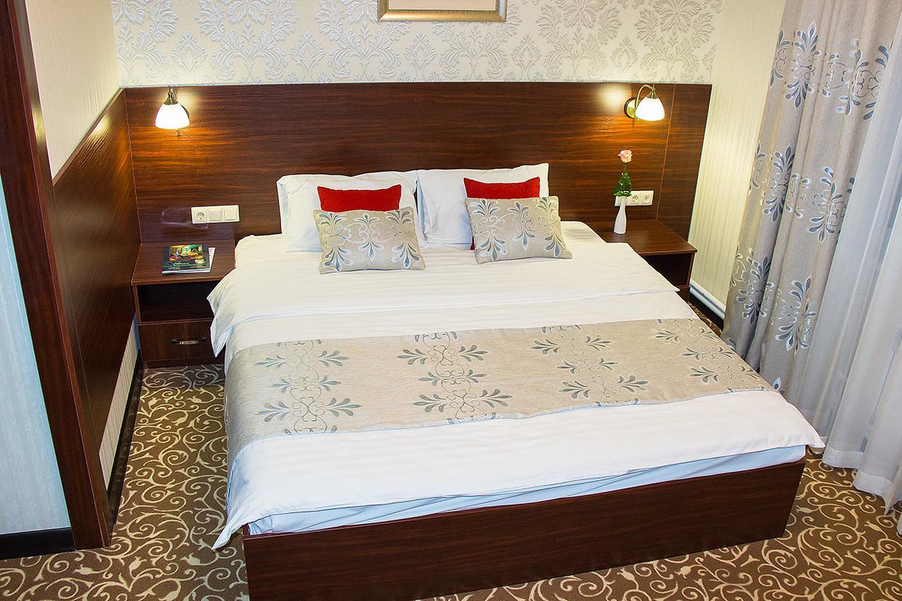 Hotel Silk Way Almaty Esterno foto