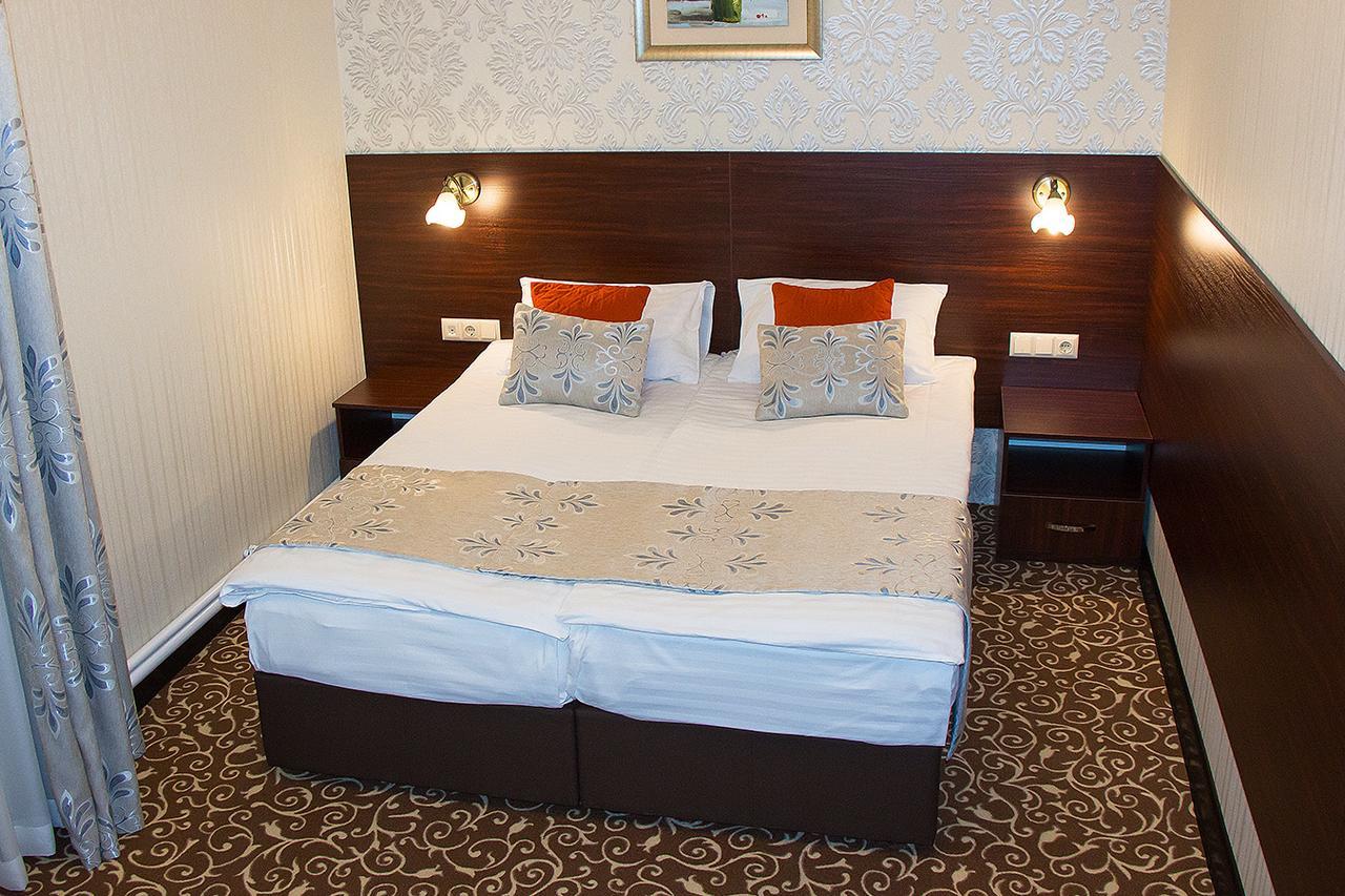 Hotel Silk Way Almaty Esterno foto