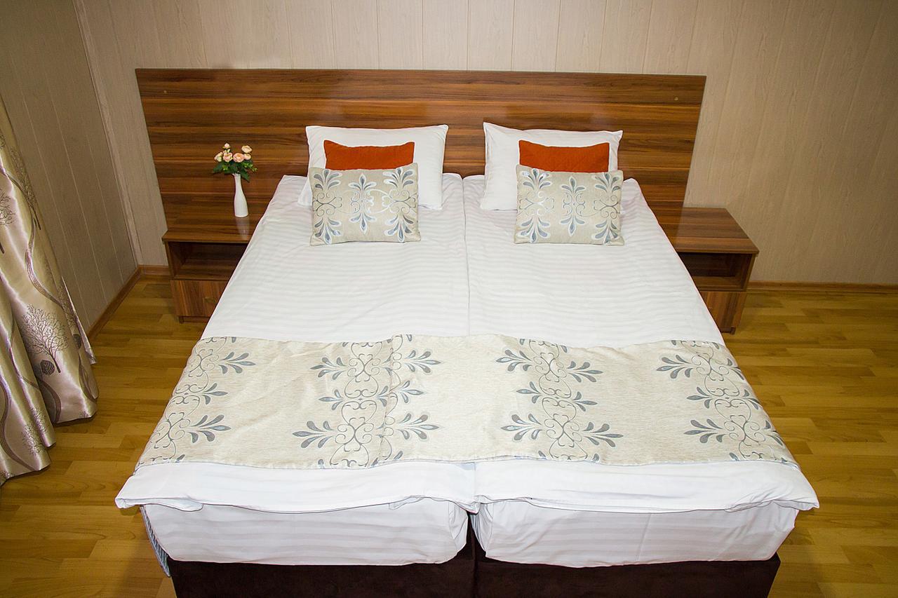 Hotel Silk Way Almaty Esterno foto